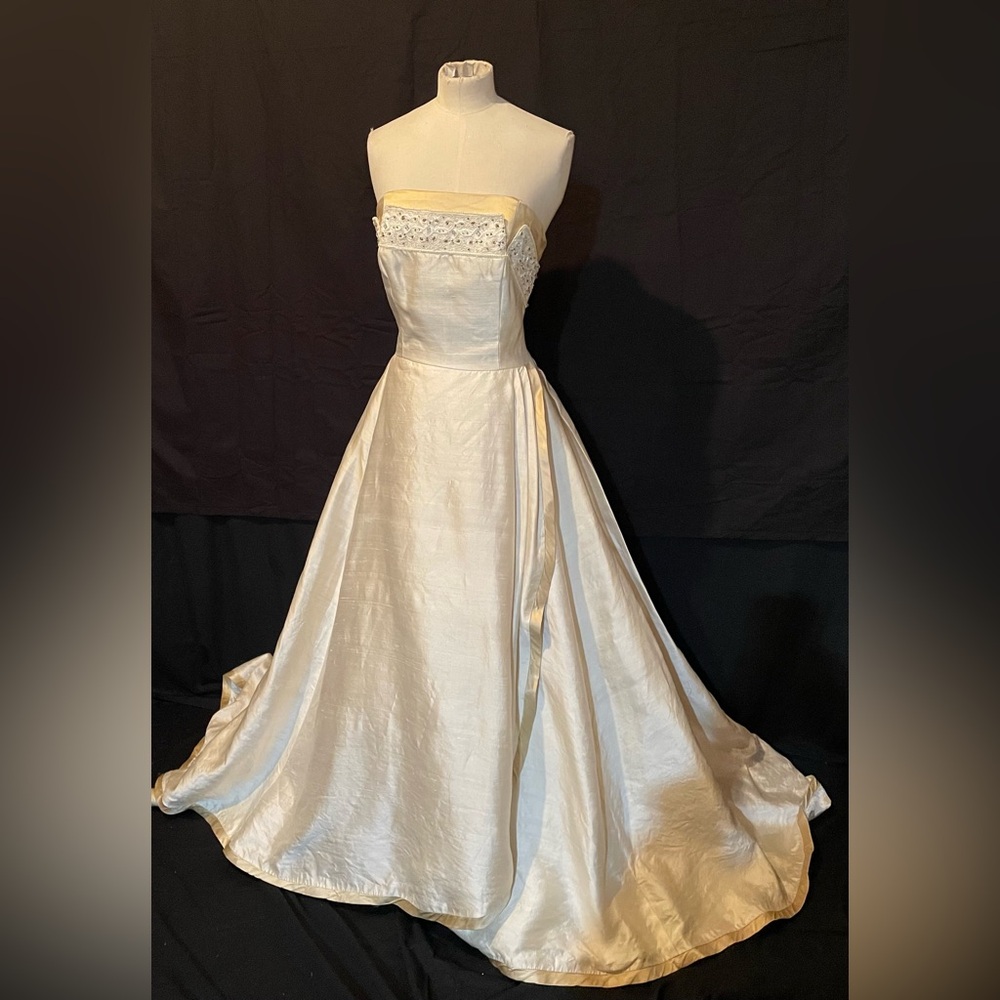 Elegant Ivory Gold Wedding Dress 1 of a Kind Size 00 NWD